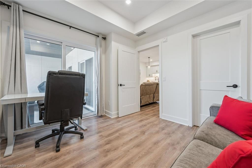 609-251 Northfield Drive E, Waterloo, ON - Indoor
