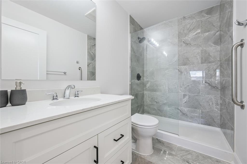 609-251 Northfield Drive E, Waterloo, ON - Indoor Photo Showing Bathroom
