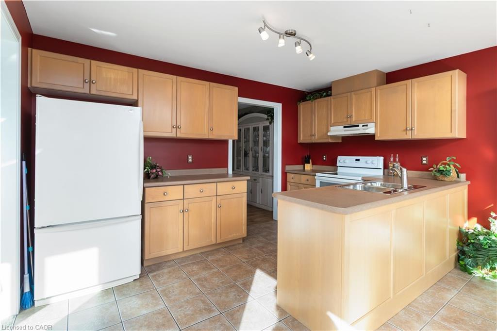 518 Sandcherry Drive, Burlington, ON - Indoor Photo Showing Kitchen