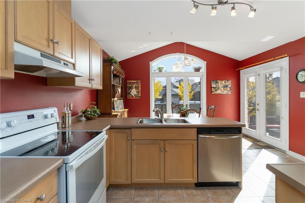518 Sandcherry Drive, Burlington, ON - Indoor Photo Showing Kitchen With Double Sink