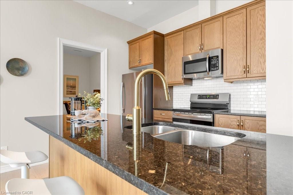 301-50 Murray Street W, Hamilton, ON - Indoor Photo Showing Kitchen With Double Sink With Upgraded Kitchen