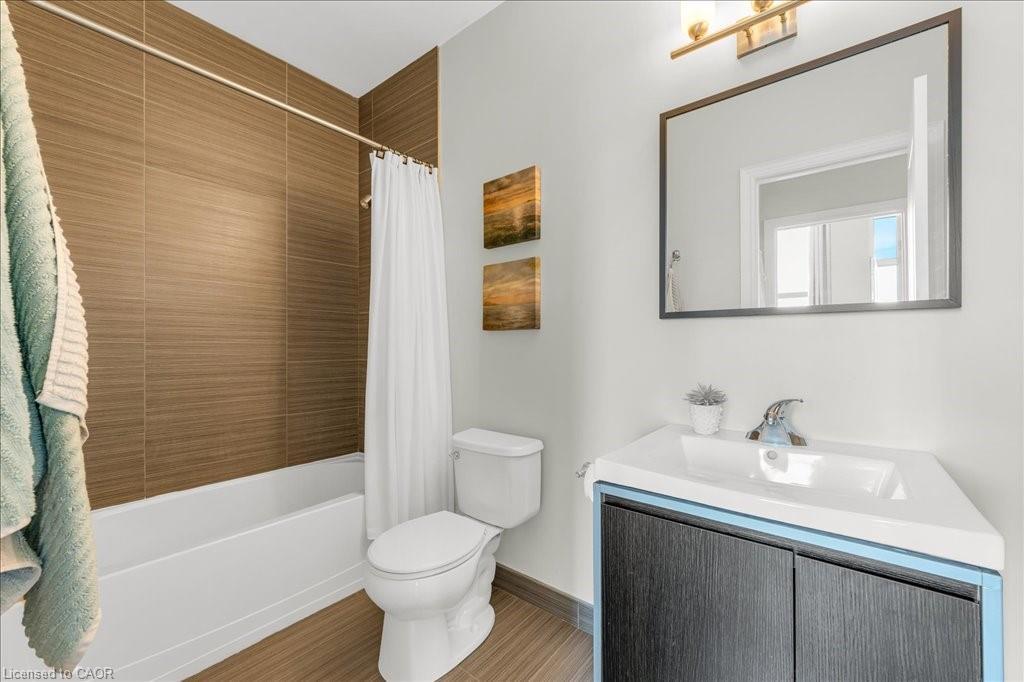 301-50 Murray Street W, Hamilton, ON - Indoor Photo Showing Bathroom