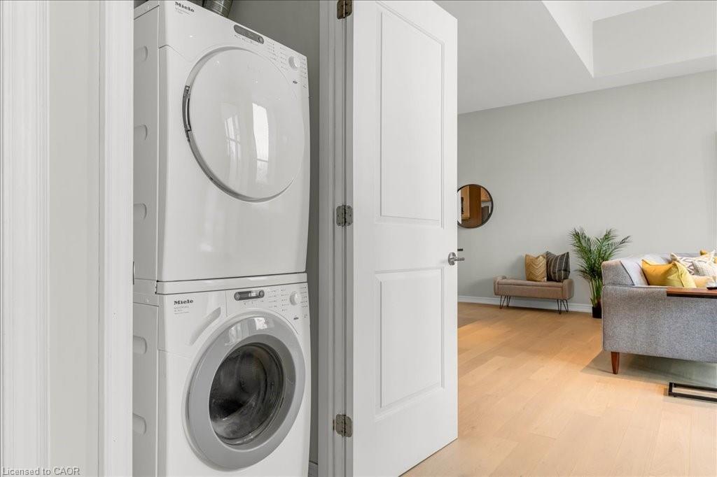 301-50 Murray Street W, Hamilton, ON - Indoor Photo Showing Laundry Room