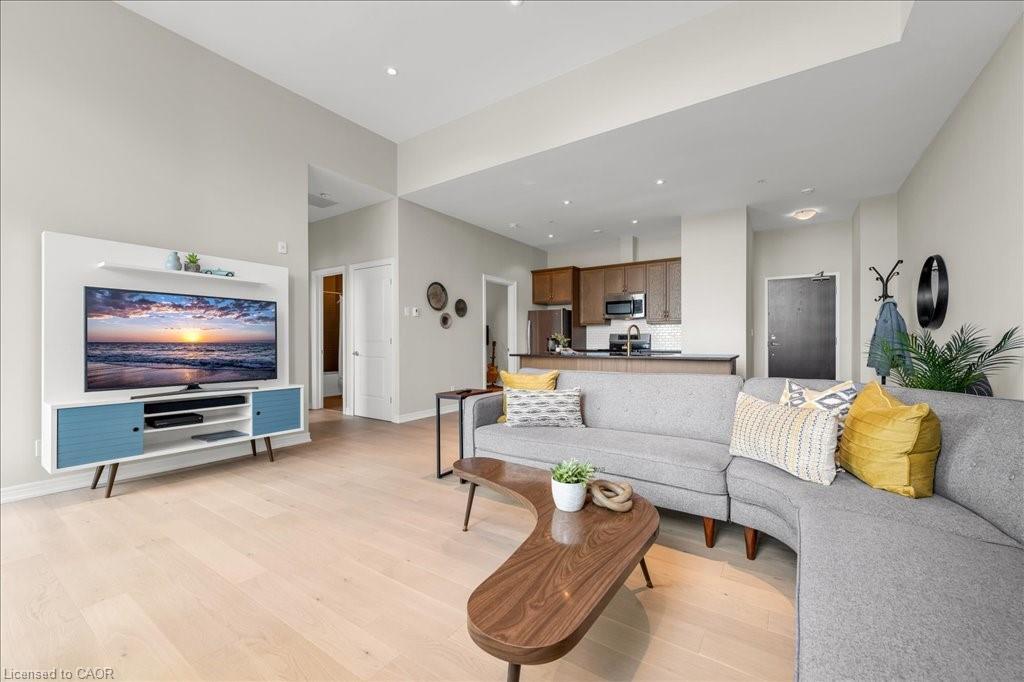 301-50 Murray Street W, Hamilton, ON - Indoor Photo Showing Living Room