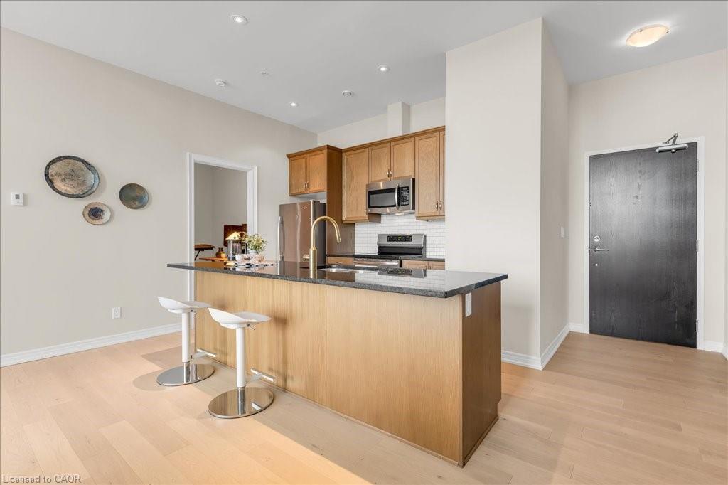 301-50 Murray Street W, Hamilton, ON - Indoor Photo Showing Kitchen