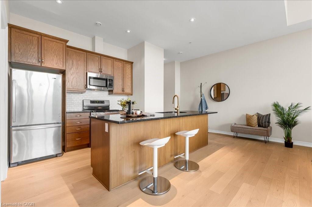 301-50 Murray Street W, Hamilton, ON - Indoor Photo Showing Kitchen
