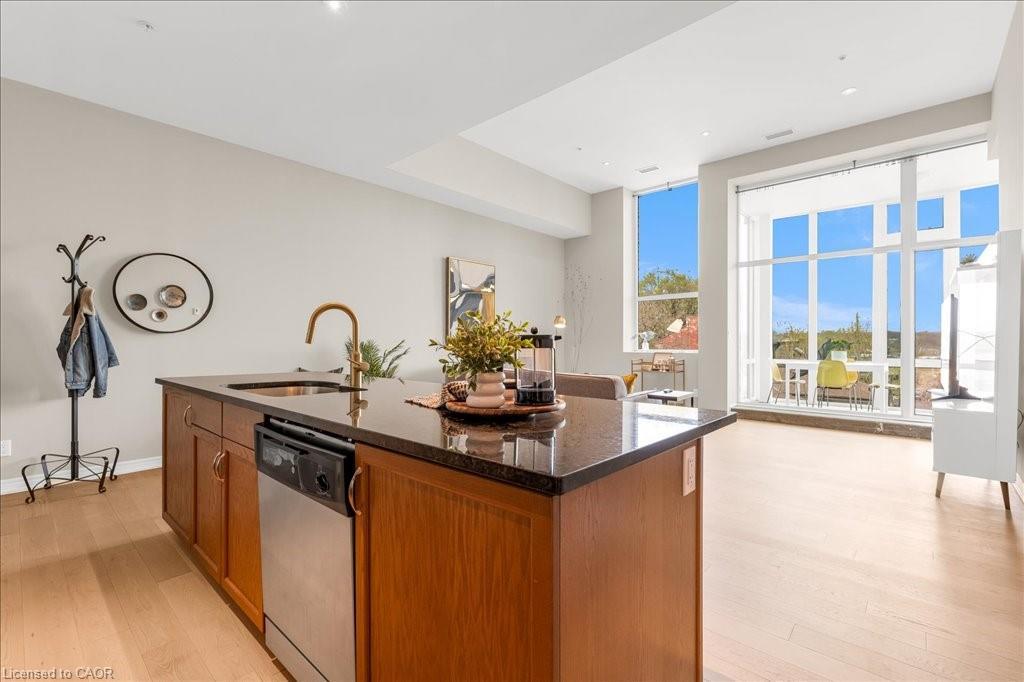 301-50 Murray Street W, Hamilton, ON - Indoor Photo Showing Kitchen
