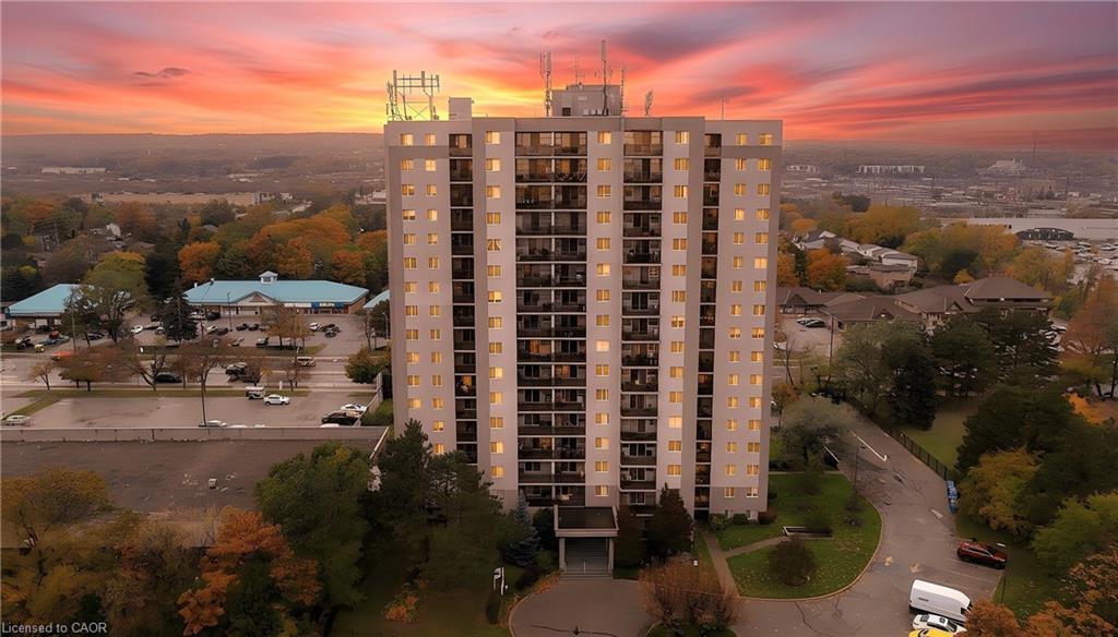 101-975 Warwick Court, Burlington, ON - Outdoor With View