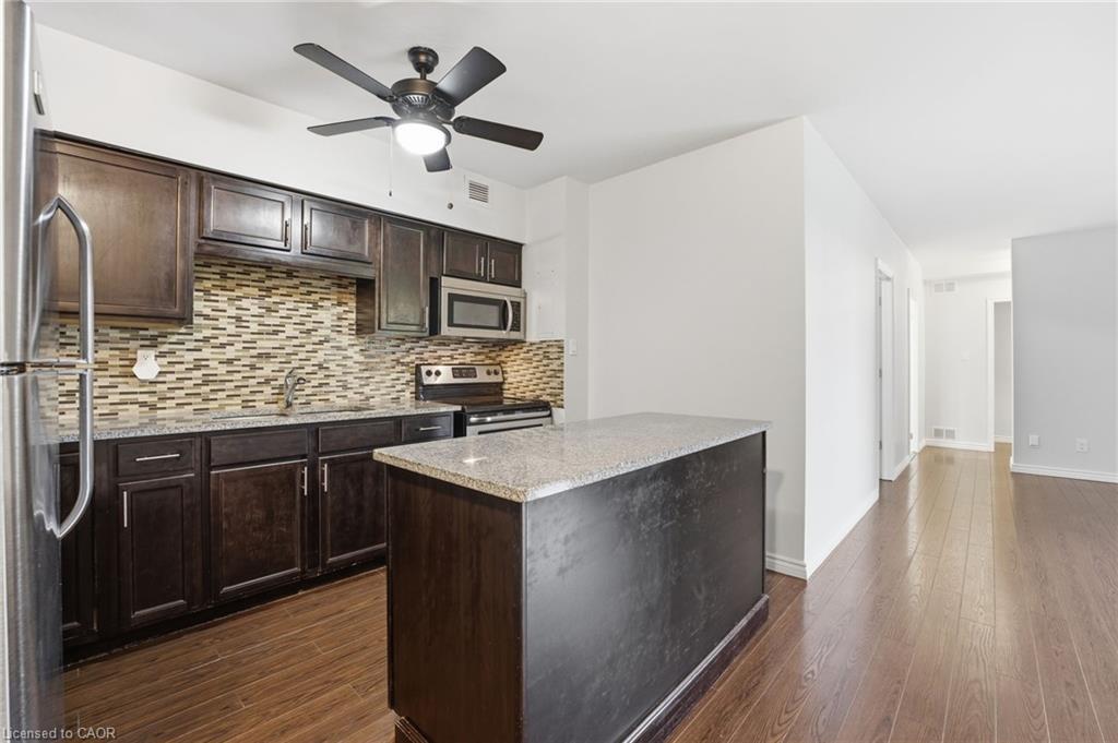 101-975 Warwick Court, Burlington, ON - Indoor Photo Showing Kitchen With Upgraded Kitchen