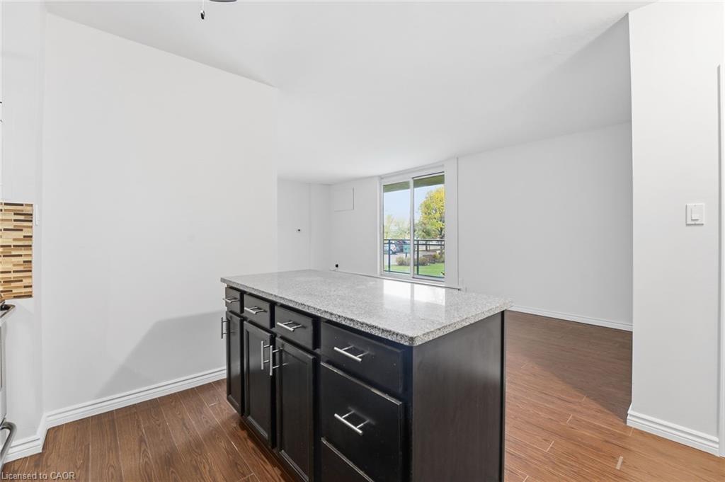101-975 Warwick Court, Burlington, ON - Indoor