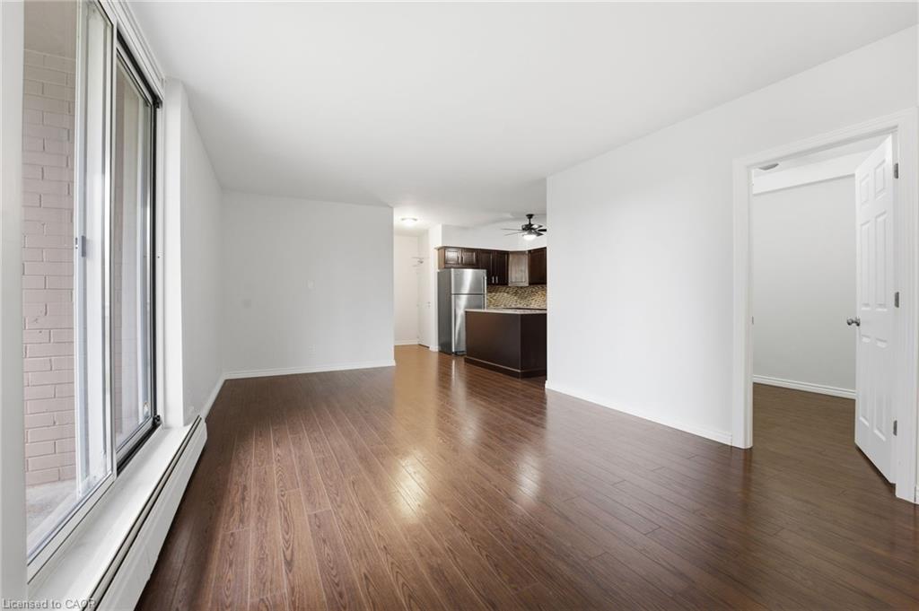 101-975 Warwick Court, Burlington, ON - Indoor