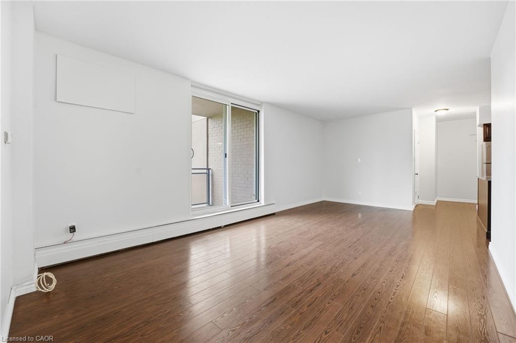 101-975 Warwick Court, Burlington, ON - Indoor Photo Showing Other Room