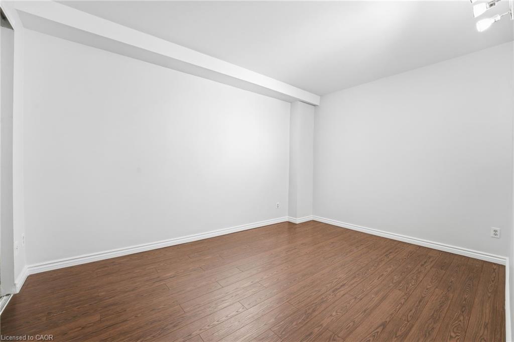 101-975 Warwick Court, Burlington, ON - Indoor Photo Showing Other Room