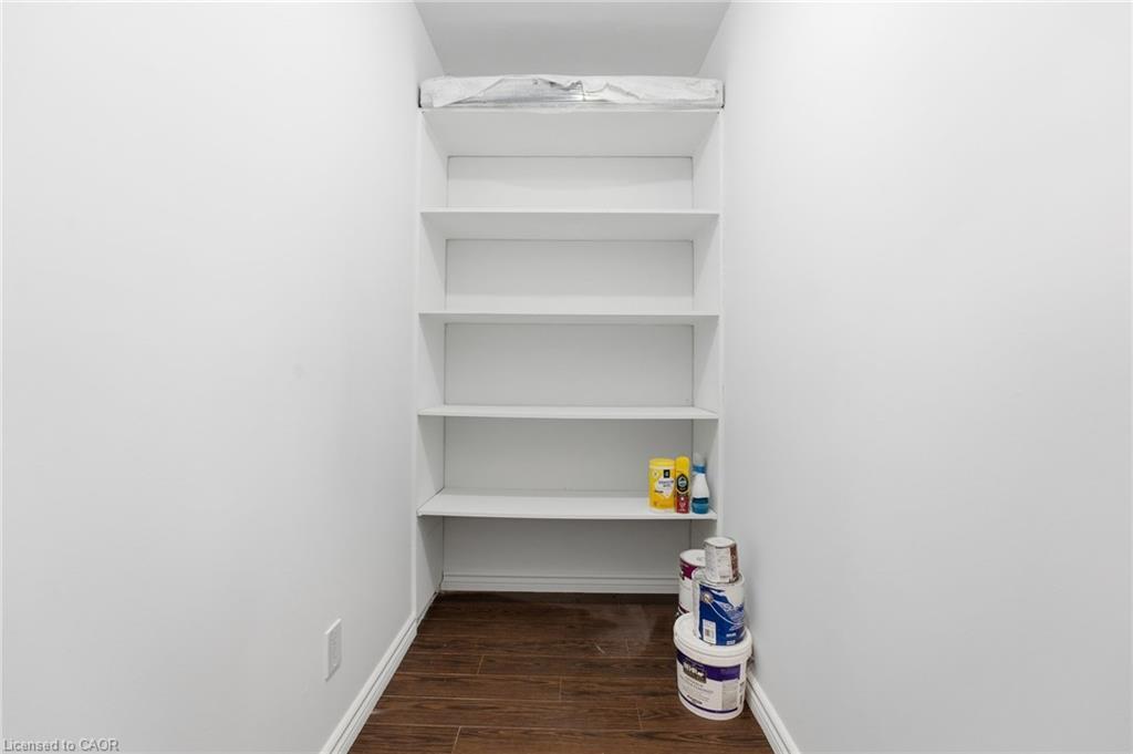 101-975 Warwick Court, Burlington, ON - Indoor Photo Showing Other Room