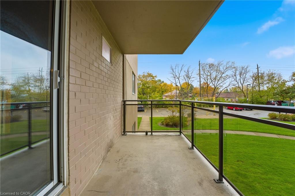101-975 Warwick Court, Burlington, ON - Outdoor With Exterior