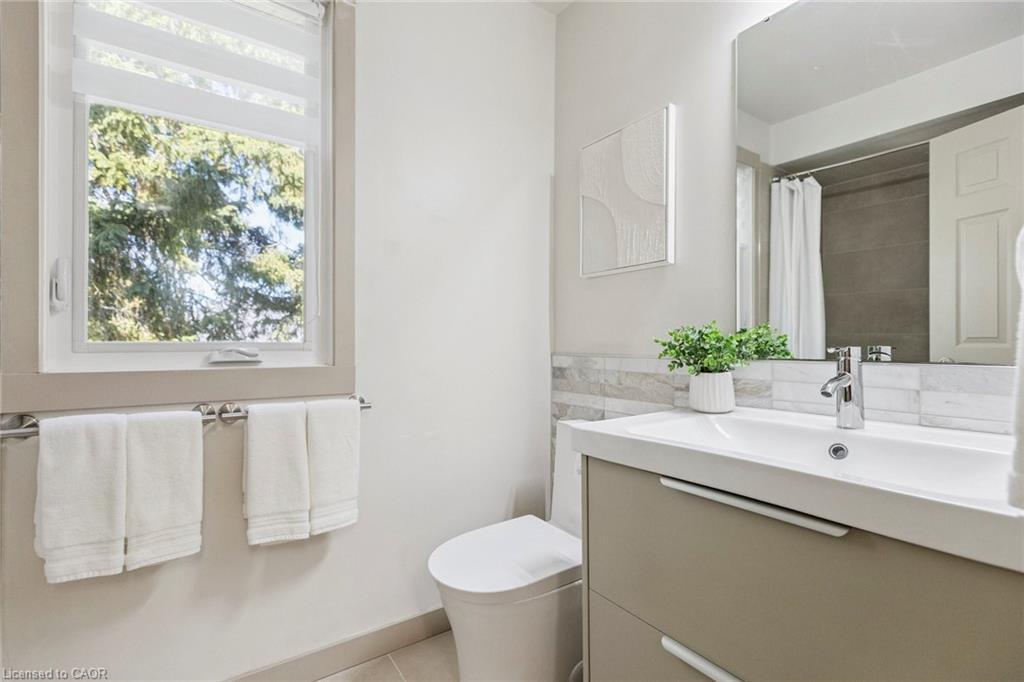 27-89 Woolwich Street, Waterloo, ON - Indoor Photo Showing Bathroom