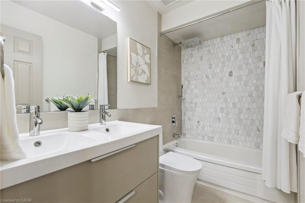 27-89 Woolwich Street, Waterloo, ON - Indoor Photo Showing Bathroom