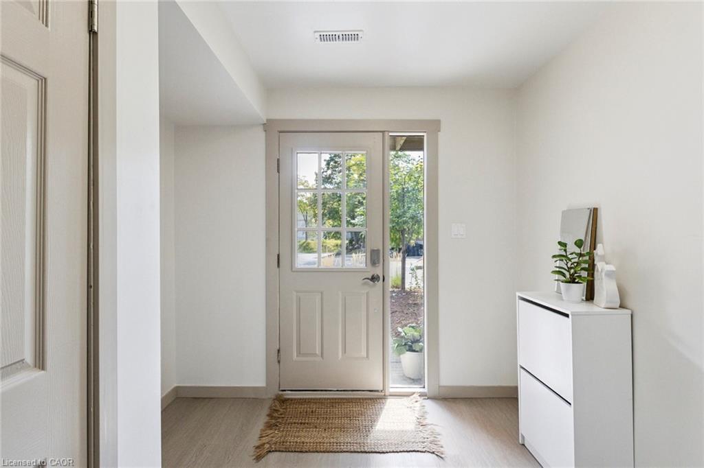 27-89 Woolwich Street, Waterloo, ON - Indoor Photo Showing Other Room