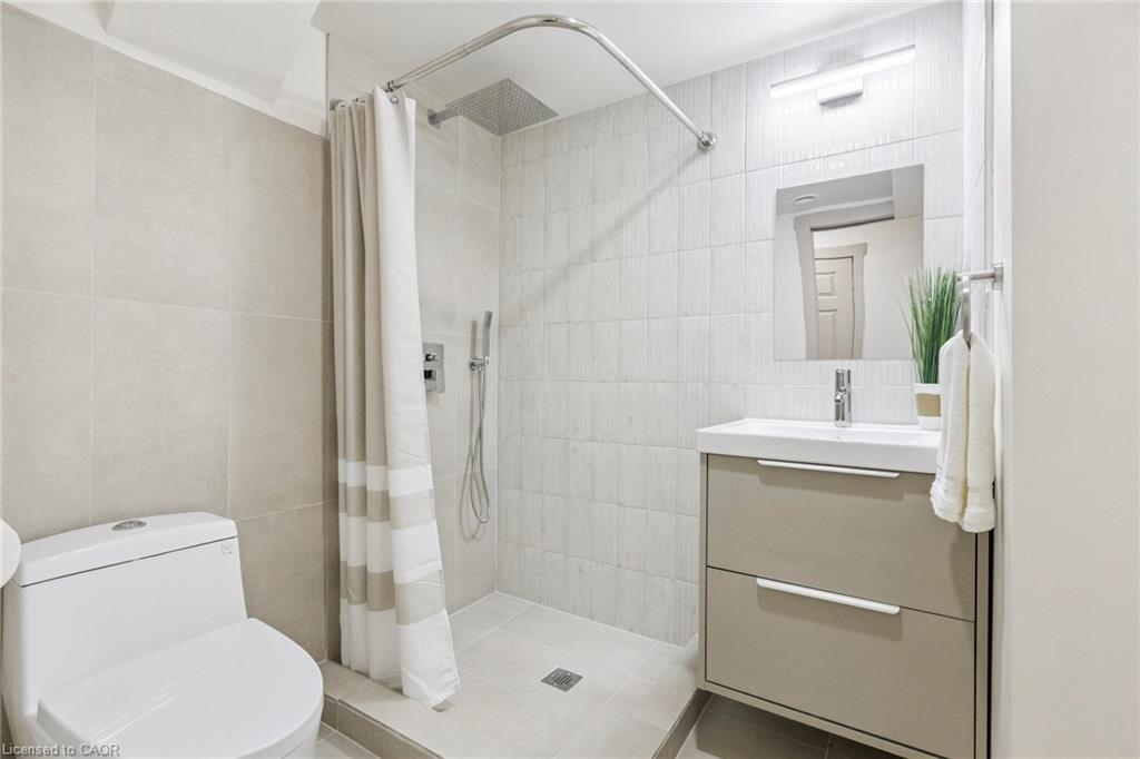 27-89 Woolwich Street, Waterloo, ON - Indoor Photo Showing Bathroom