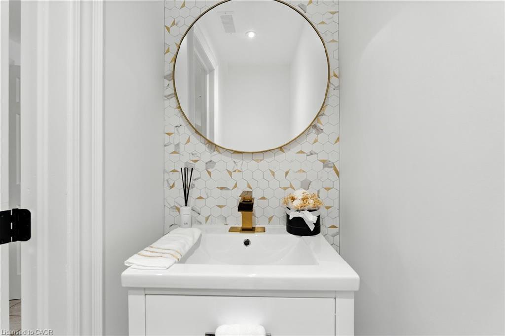 199 Hunter Street W, Hamilton, ON - Indoor Photo Showing Laundry Room