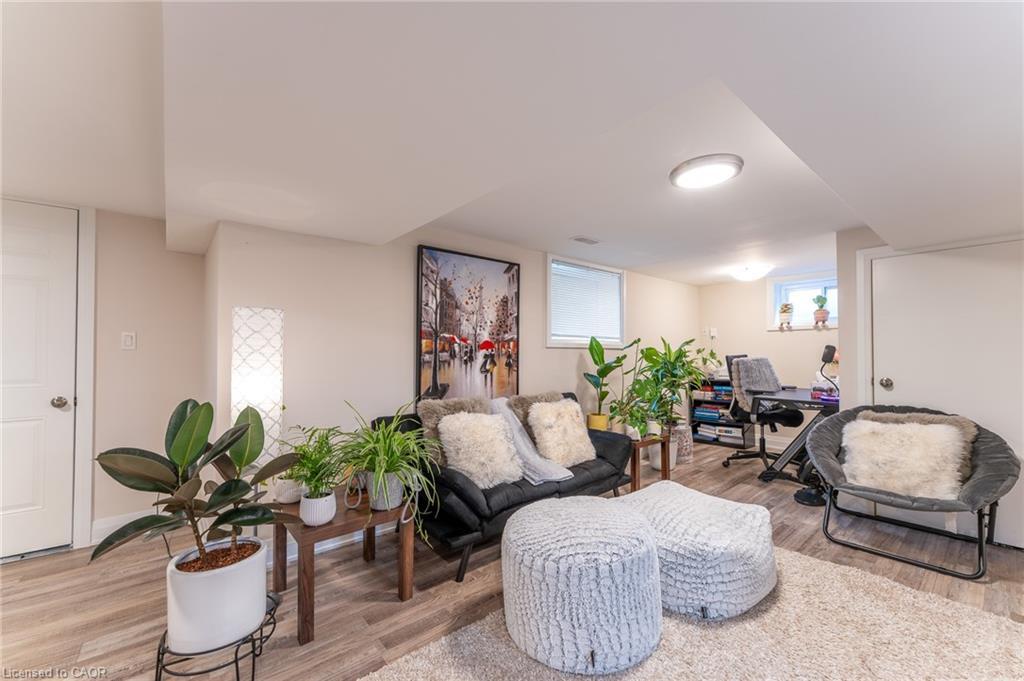 Lower-77 West 4Th Street, Hamilton, ON - Indoor Photo Showing Living Room