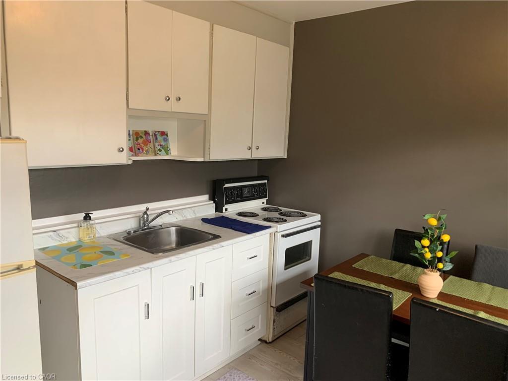 33-1759 King Street E, Hamilton, ON - Indoor Photo Showing Kitchen