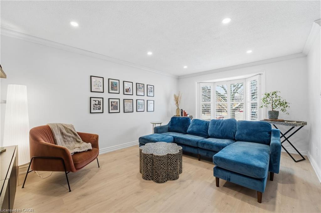 104 Cindy Avenue, Cambridge, ON - Indoor Photo Showing Living Room