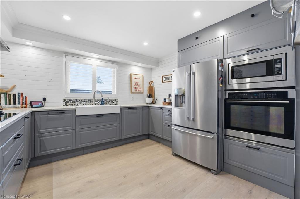 104 Cindy Avenue, Cambridge, ON - Indoor Photo Showing Kitchen With Upgraded Kitchen