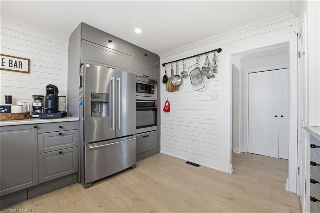 104 Cindy Avenue, Cambridge, ON - Indoor Photo Showing Kitchen