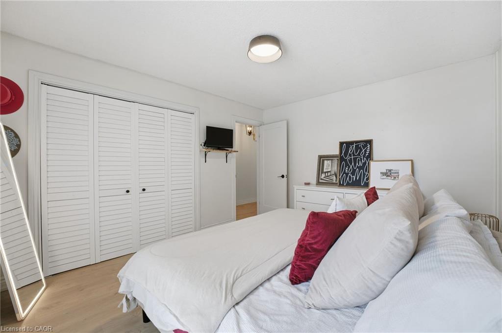 104 Cindy Avenue, Cambridge, ON - Indoor Photo Showing Bedroom