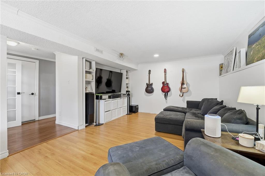 104 Cindy Avenue, Cambridge, ON - Indoor Photo Showing Living Room