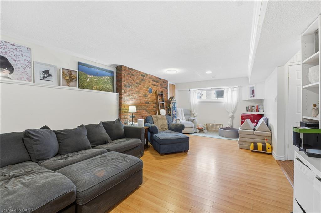 104 Cindy Avenue, Cambridge, ON - Indoor Photo Showing Living Room