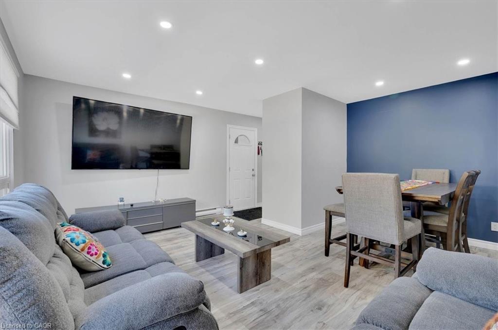 168 Silver Aspen Crescent, Kitchener, ON - Indoor Photo Showing Living Room