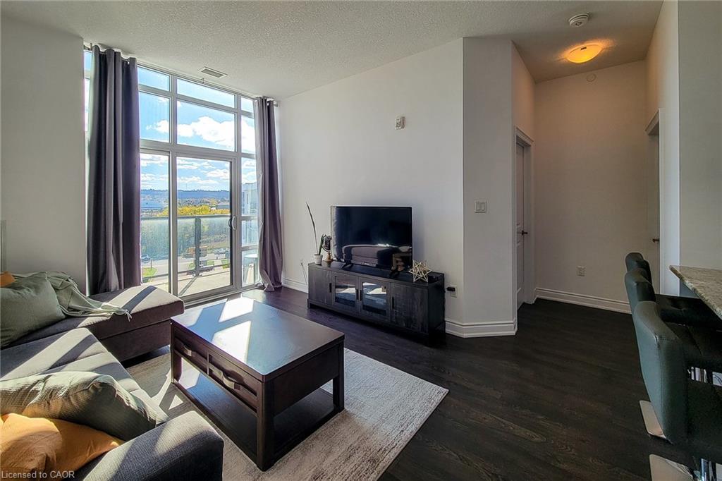 638-125 Shoreview Place, Stoney Creek, ON - Indoor Photo Showing Living Room