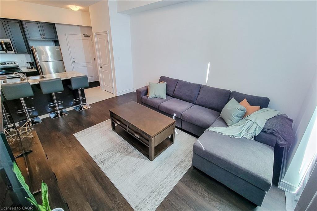 638-125 Shoreview Place, Stoney Creek, ON - Indoor Photo Showing Living Room