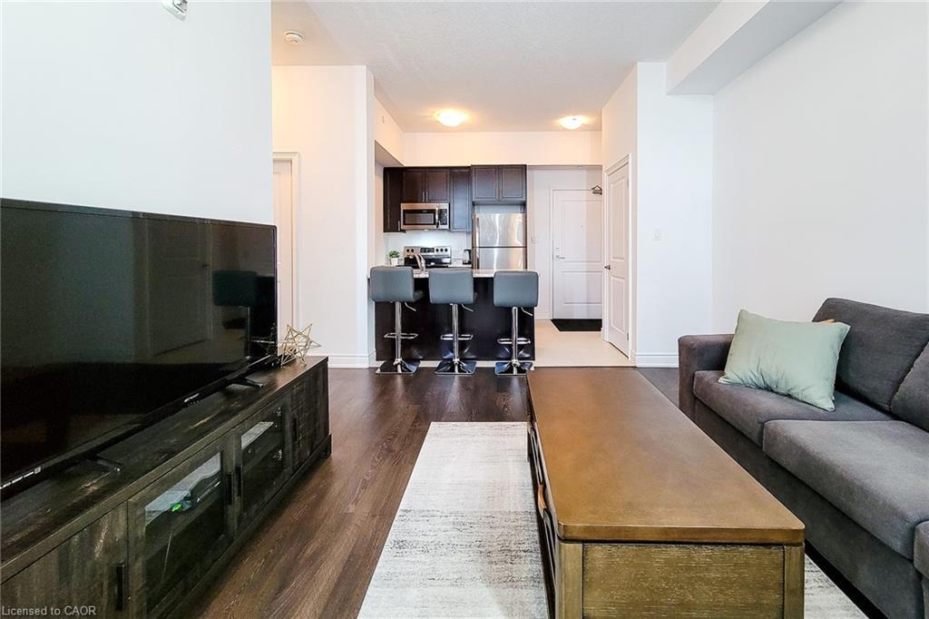 638-125 Shoreview Place, Stoney Creek, ON - Indoor Photo Showing Living Room