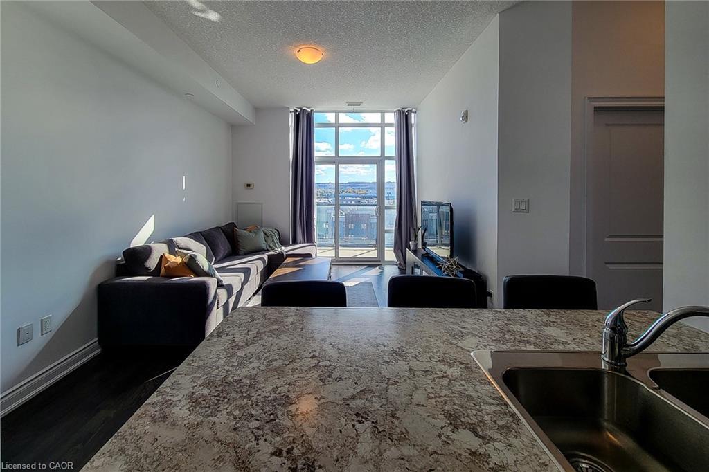 638-125 Shoreview Place, Stoney Creek, ON - Indoor Photo Showing Kitchen