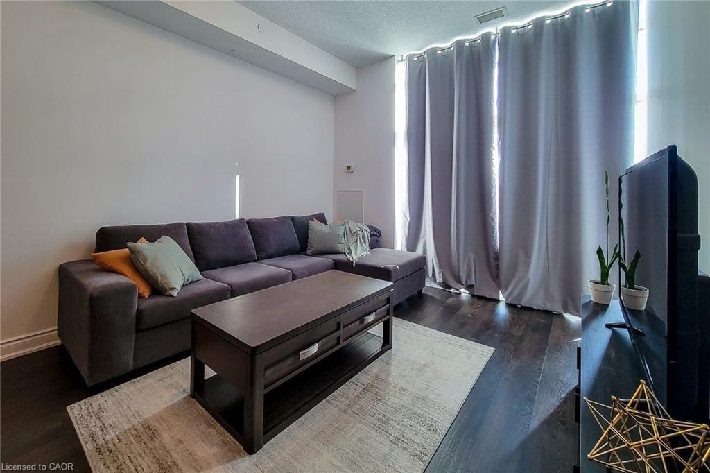 638-125 Shoreview Place, Stoney Creek, ON - Indoor Photo Showing Living Room