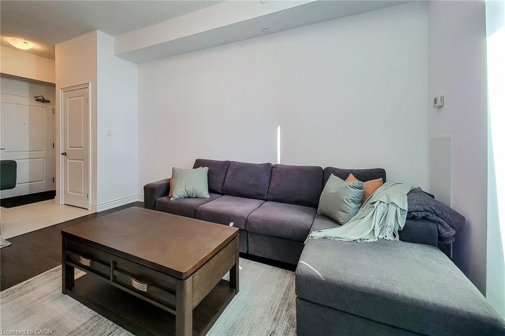 638-125 Shoreview Place, Stoney Creek, ON - Indoor Photo Showing Living Room