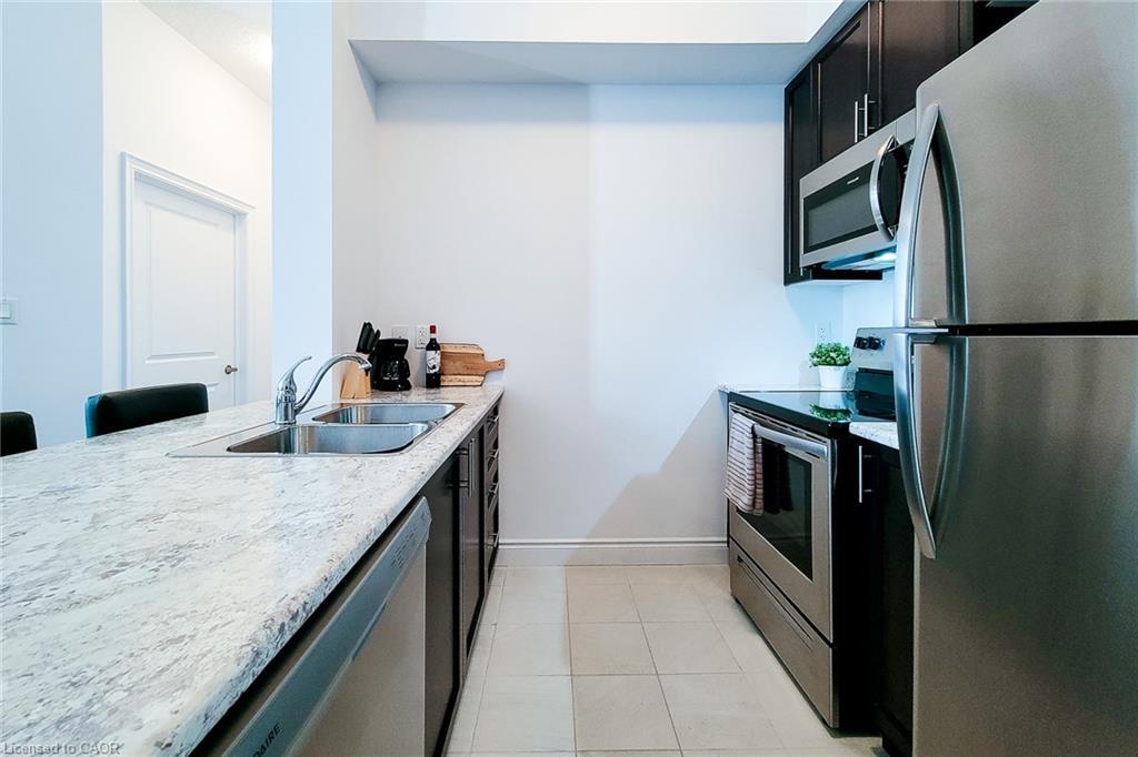 638-125 Shoreview Place, Stoney Creek, ON - Indoor Photo Showing Kitchen With Double Sink