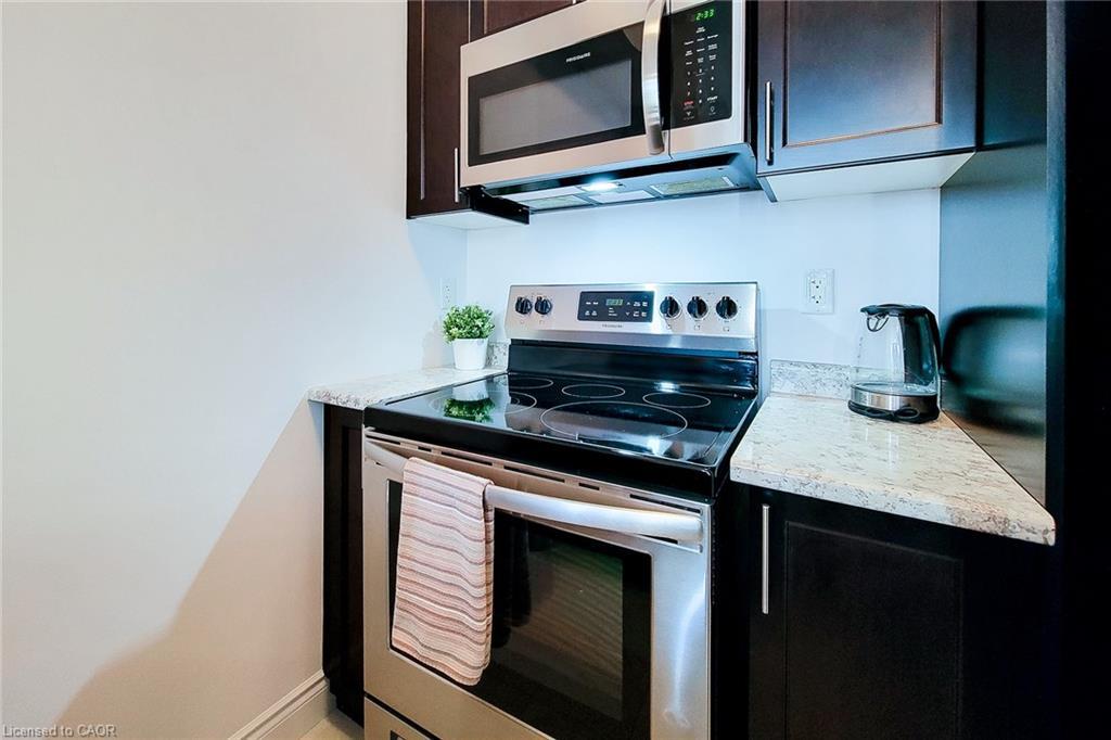 638-125 Shoreview Place, Stoney Creek, ON - Indoor Photo Showing Kitchen