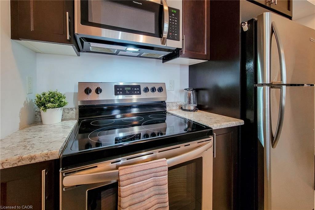 638-125 Shoreview Place, Stoney Creek, ON - Indoor Photo Showing Kitchen