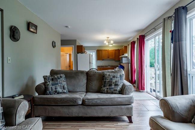 8380 Highway 3 Street, Dunnville, ON - Indoor Photo Showing Living Room