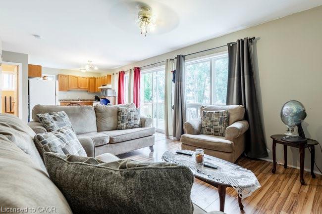 8380 Highway 3 Street, Dunnville, ON - Indoor Photo Showing Living Room