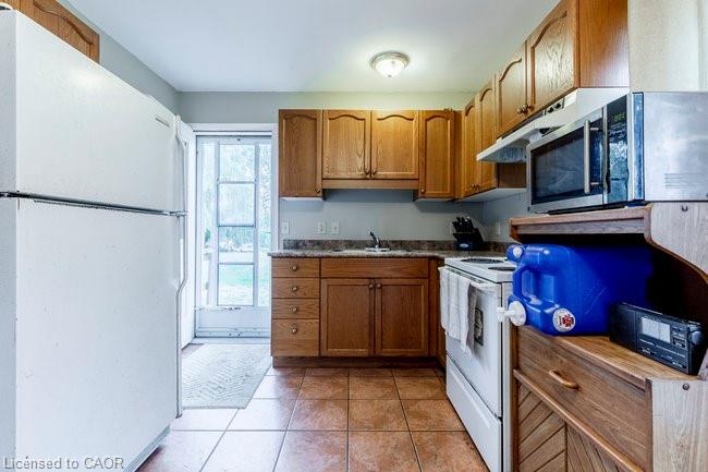 8380 Highway 3 Street, Dunnville, ON - Indoor Photo Showing Kitchen