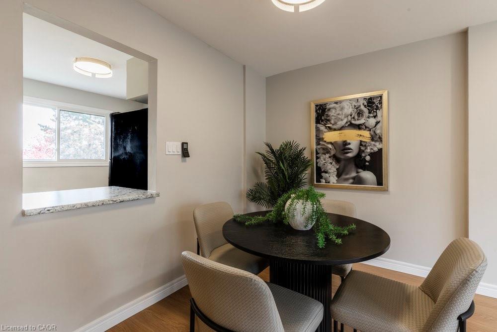 43-2050 Upper Middle Road, Burlington, ON - Indoor Photo Showing Dining Room