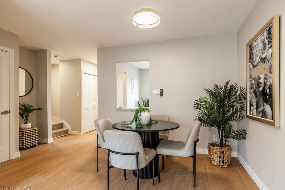 43-2050 Upper Middle Road, Burlington, ON - Indoor Photo Showing Dining Room
