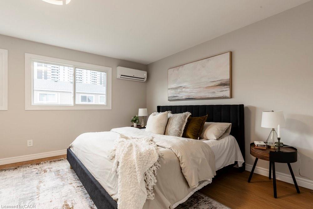 43-2050 Upper Middle Road, Burlington, ON - Indoor Photo Showing Bedroom