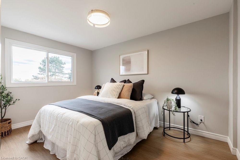 43-2050 Upper Middle Road, Burlington, ON - Indoor Photo Showing Bedroom