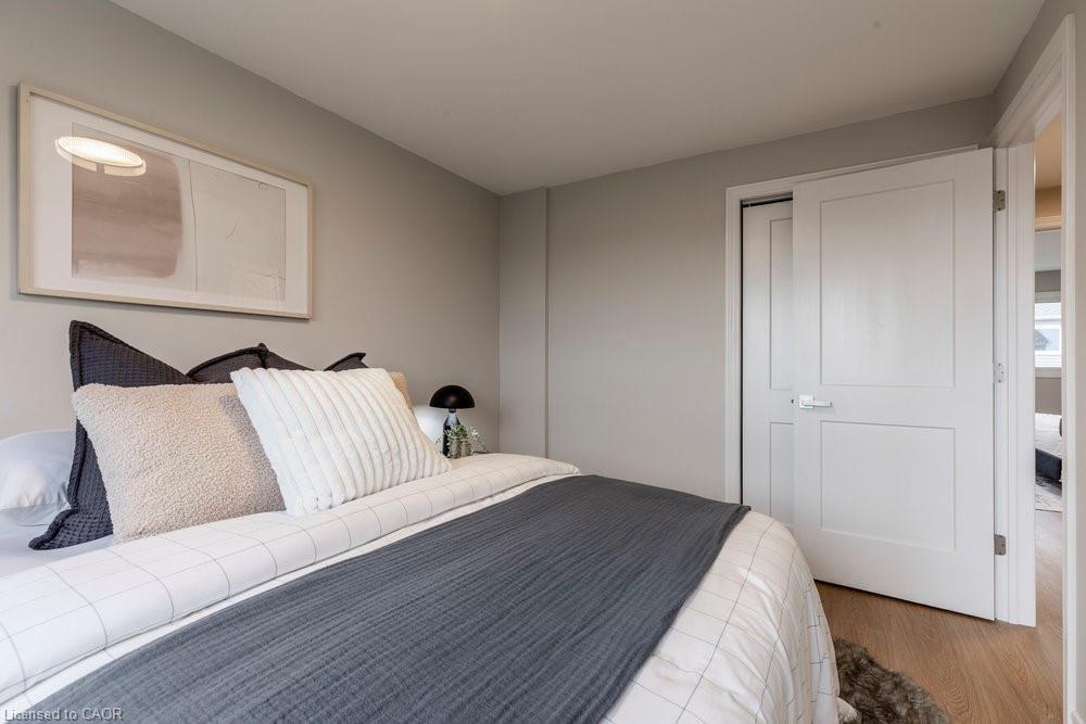 43-2050 Upper Middle Road, Burlington, ON - Indoor Photo Showing Bedroom